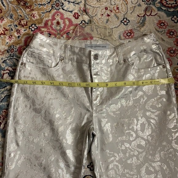 Chico’s Platinum Denim Capri/ crops - Picture 9 of 13
